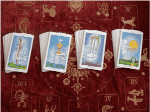 Tarot Arcanos Menores Cartas com os 4 Naipes do Tarot - Os Arcanos Menores do Tarot